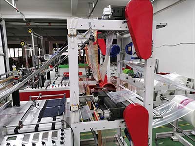 The bag making machine uses a heated sealing knife and a cold mechanical knife for cold cutting